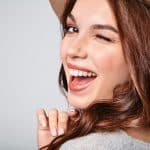 Quer ter um sorriso mais branco e bonito? O clareamento dental é a solução!