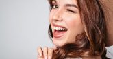 Quer ter um sorriso mais branco e bonito? O clareamento dental é a solução!